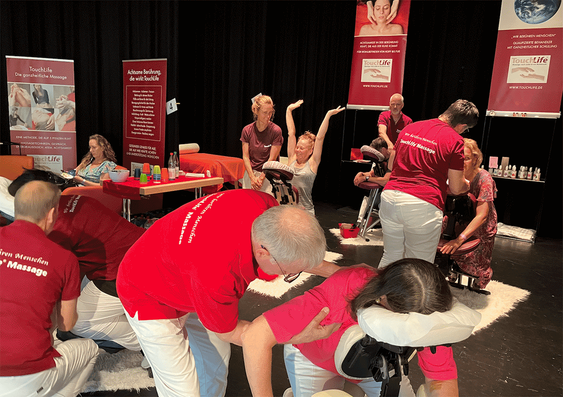 TouchLife Massageteam in Aktion So gut fühlt sich mobile Massage an.