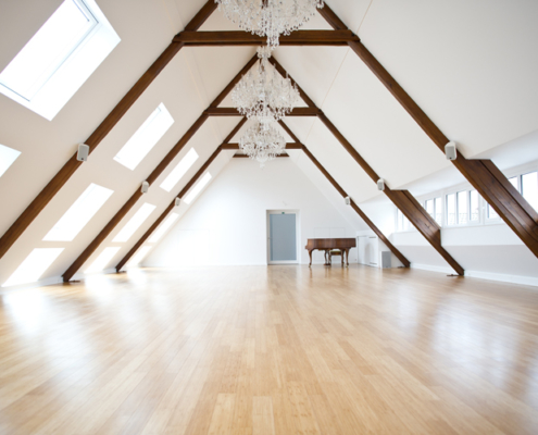 Seminarraum im Sampurna Seminarhaus Wiesbaden-Schlangenbad. Die TouchLife-Schule veranstaltet auch hier Aus- und Weiterbildungen.