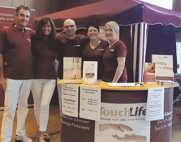 Messeteam von TouchLife für Massagen auf der ProVita Auf der ProVita Messe Pirmasens kann man TouchLife Massagen erleben